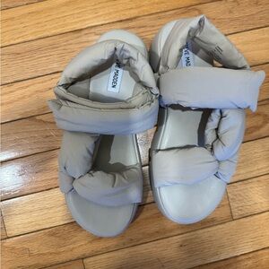 Steve Madden Kids Light Gray Puffer Slide Sandals